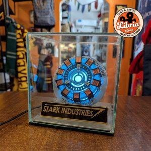 Reactor de Tony Stark en exhibidor de vidrio