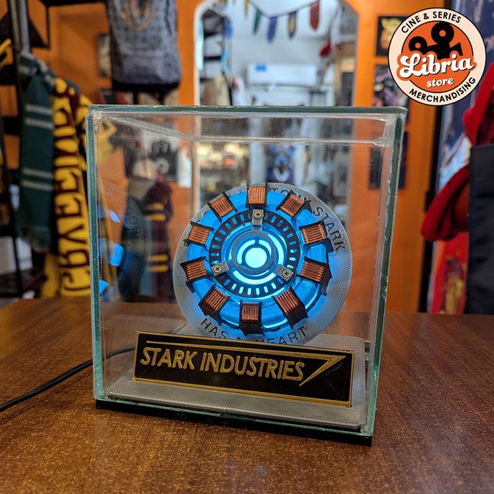 Reactor de Tony Stark en exhibidor de vidrio